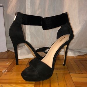 💣 Aldo Wicelani Black T-Strap Peep-Toe Platform